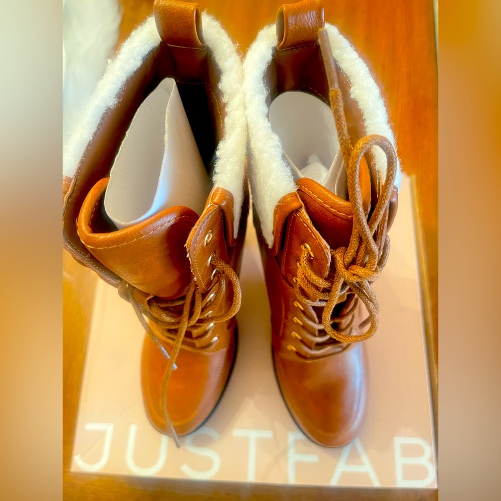 New Beautiful Whiskey color ankle boots 7.5. Lace Front with Faux Fur.